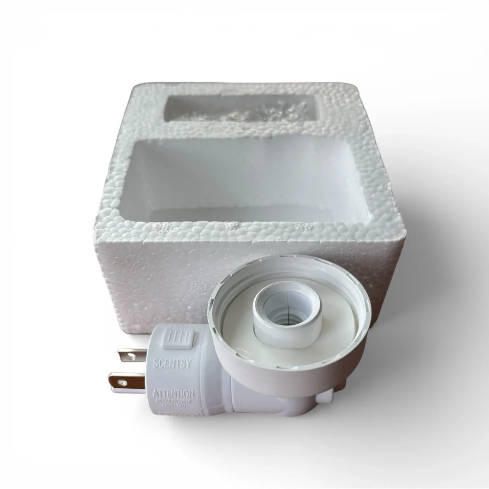 Scentsy Plug In Midnight Blue Wax Warmer Floral Iridescent Glass Night Light NIB - Picture 6 of 7